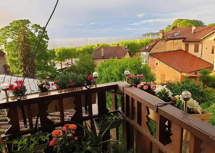 Maison des pêcheurs vue lac a 50m du port dans quartier historique